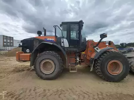 Kerekes rakodó 2021 Hitachi ZW 250-6 (2)