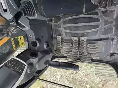 Koparki gąsienicowe 2023 Hyundai HX 235 ALCR (15)