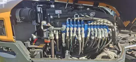 Excavadoras de cadenas 2023 Hyundai HX 85 A (14)