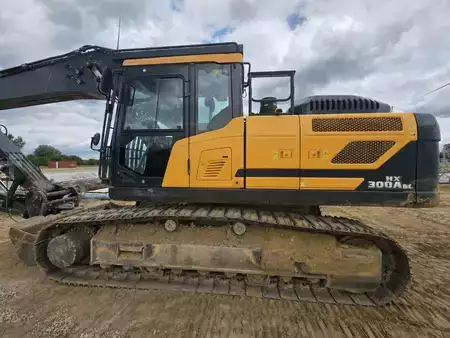 Koparki gąsienicowe 2022 Hyundai HX 300A NL (1)