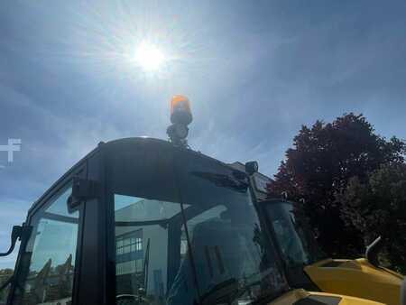 Kolové nakladače 2023 Mecalac AX 700 (11)