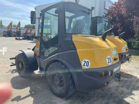 Kolové nakladače 2023 Mecalac AX 700 (2)