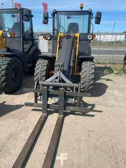 Kolové nakladače 2023 Mecalac AX 700 (3)