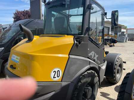Kolové nakladače 2023 Mecalac AX 700 (4)