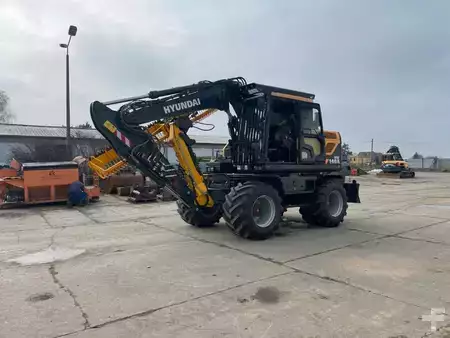 Mobilní bagry 2025 Hyundai HW140A (13)