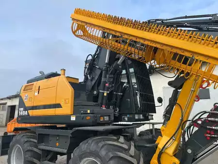 Mobilní bagry 2025 Hyundai HW140A (8)