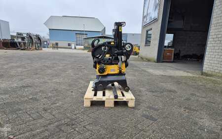 Přídavná zařízení 2021 Engcon TILTABLE QUICK COUPLER EC214-PO/CW30 5T SS9SQ (2)