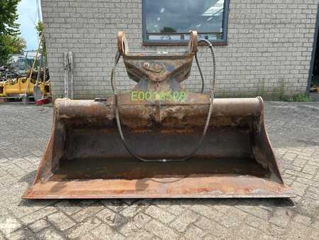 Muut 0 [div] SCHWENKBARE GRABENRAUMLÖFFEL NGT-4-1800-CW40 (1)