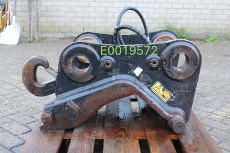 Attrezzatura 2018 [div] HYDRAULIC QUICK COUPLER CW-40-H.4.N. (1)