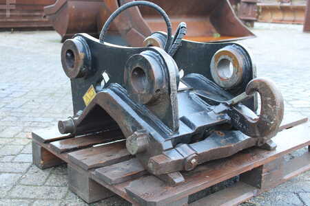 Attrezzatura 2018 [div] HYDRAULIC QUICK COUPLER CW-40-H.4.N. (2)