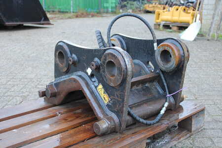 Attrezzatura 2018 [div] HYDRAULIC QUICK COUPLER CW-40-H.4.N. (3)