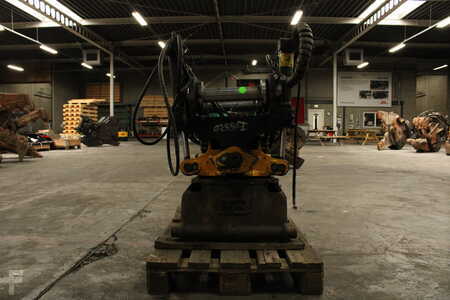 Attachments 2013 [div] TILTROTATOR EC158-CW30EC-13 (1)