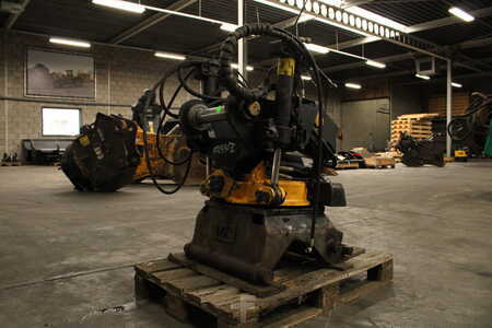 Attachments 2013 [div] TILTROTATOR EC158-CW30EC-13 (3)