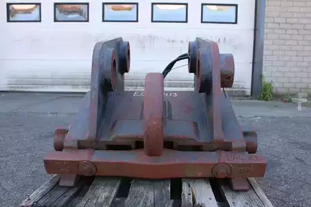 Implementos 2012 [div] HYDRAULIC QUICK COUPLER CW-45-H.6.N. (1)