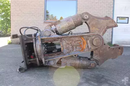 Implementos 0 [div] HYDRAULIC SCRAP METAL SHEAR (1)