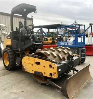 Asphalt compactors (tandem) 2017 Volvo SD45B (2)