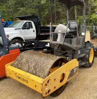 Asphalt compactors (tandem) 2016 Volvo SD45 (2)