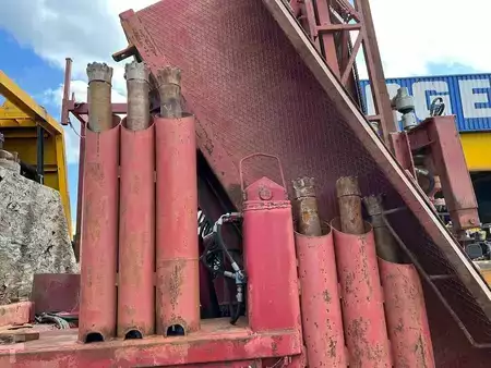 Rotary Drilling Rig 0 Sisu 12E480 6x6 water well drill atlas copco XRV410 (18)