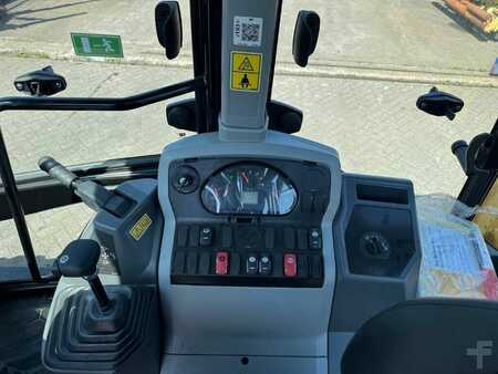 Rigid Backhoe Loader 0 Caterpillar CAT 424 4X4 HAMMER LINE ( UNUSED ) (10)
