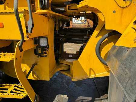 Chargeuse sur pneus 0 Volvo L 220 H ( WITH NEW TYRES ) (11)