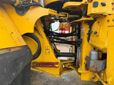 Chargeuse sur pneus 0 Volvo L 220 H (12)