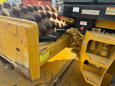 Single drum compactors 0 Caterpillar CP 76 (10)