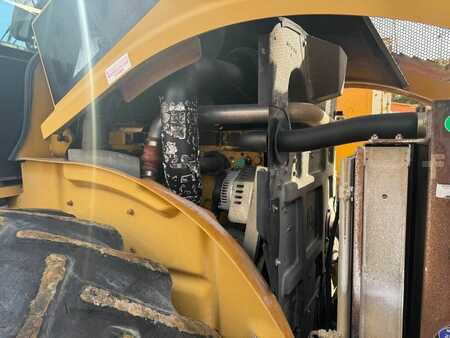 Single drum compactors 0 Caterpillar CP 76 (15)