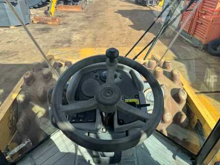 Single drum compactors 0 Caterpillar CP 76 (20)