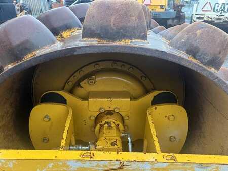 Enkelt tromlekomprimator 0 Caterpillar CP 533 E (11)