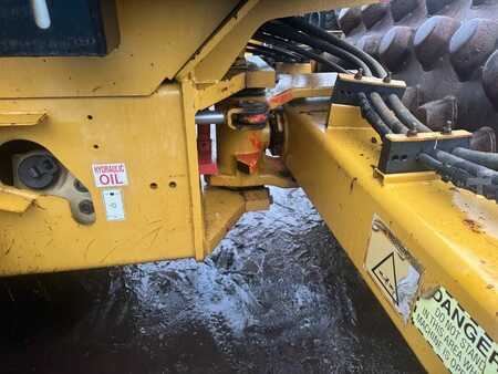 Enkelt tromlekomprimator 0 Caterpillar CP 533 E (11)