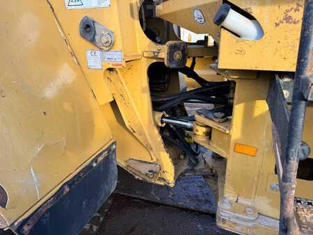 Chargeuse sur pneus 0 Caterpillar 938 G (9)