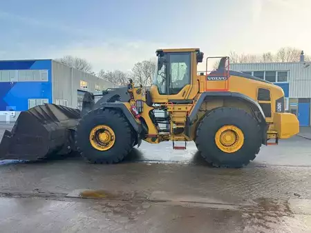 Pale Gommate 0 Volvo L 260 H ( NEW TYRES ) (1)