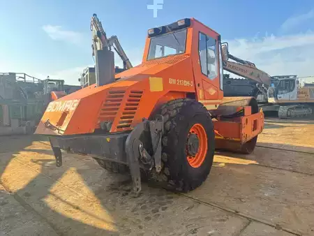 Walce  0 BOMAG BW 213 D H-3 (4)