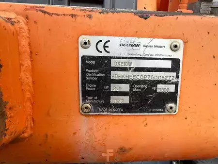 Pelle sur pneus 0 Doosan DX 210 W (11)