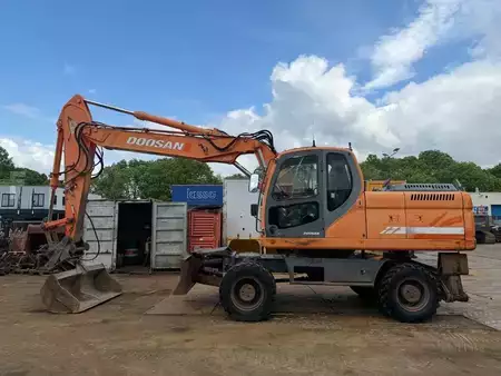 Pelle sur pneus 0 Doosan DX 210 W (2)