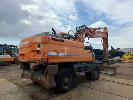 Pelle sur pneus 0 Doosan DX 210 W (5)