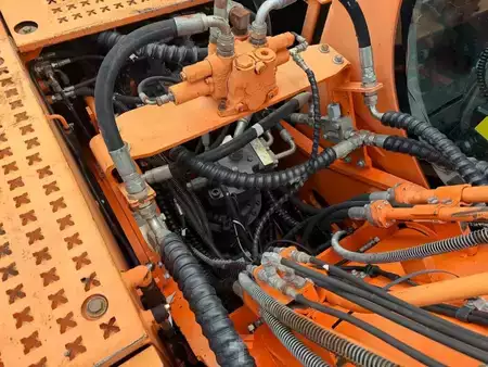 Pelle sur pneus 0 Doosan DX 210 W (9)
