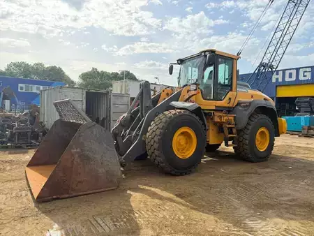 Kolové nakladače 0 Volvo L120H (2)