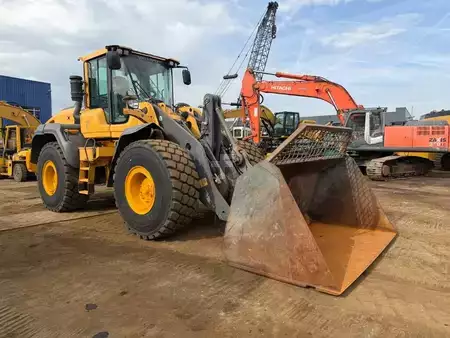 Kolové nakladače 0 Volvo L120H (6)