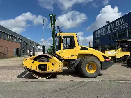 Walce  0 BOMAG BW 213 D H-4 BVC (1)