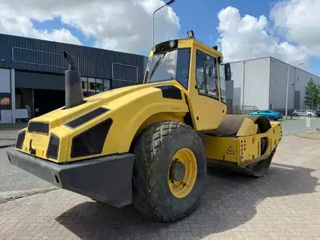 Walce  0 BOMAG BW 213 D H-4 BVC (4)