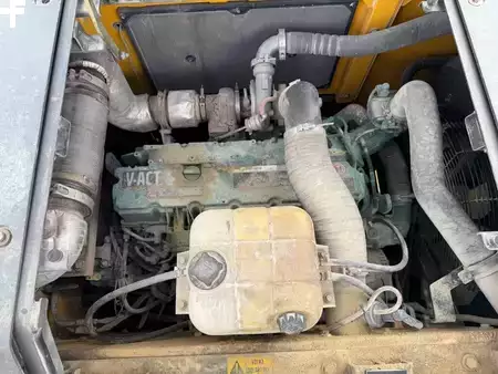 Rupsgraafmachines 0 Volvo EC 300 EL (15)