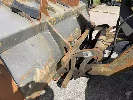 Kolové nakladače 0 Volvo L 30 GS (15)