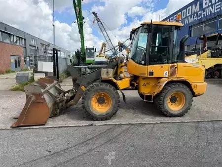 Kolové nakladače 0 Volvo L 30 GS (2)
