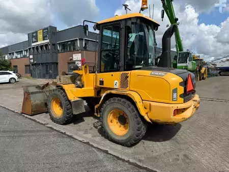 Kolové nakladače 0 Volvo L 30 GS (3)
