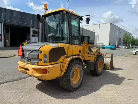 Kolové nakladače 0 Volvo L 30 GS (5)