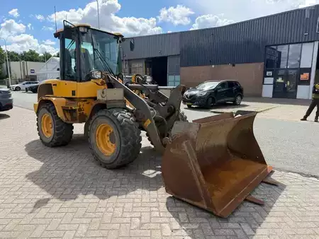 Kolové nakladače 0 Volvo L 30 GS (7)