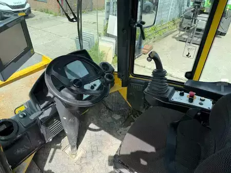 Enkelt tromlekomprimator 0 BOMAG BW 213 D H-4 (16)