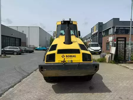 Enkelt tromlekomprimator 0 BOMAG BW 213 D H-4 (4)