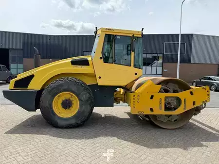 Enkelt tromlekomprimator 0 BOMAG BW 213 D H-4 (6)